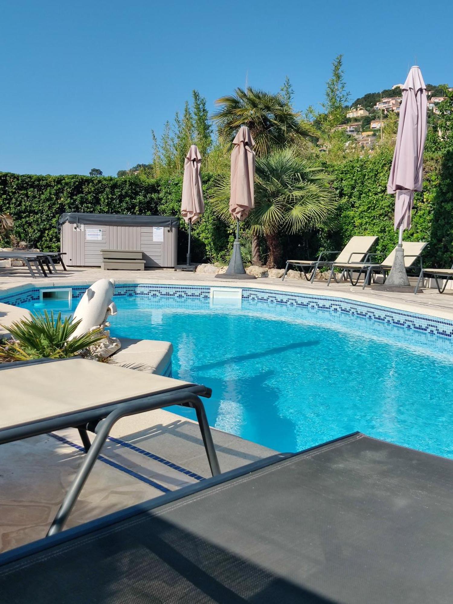 Villa Plein Sud A 900M Du Centre De Cavalaire Sur Mer - Chambre Climatisee - Piscine - Spa- Calme Et Detente Zewnętrze zdjęcie